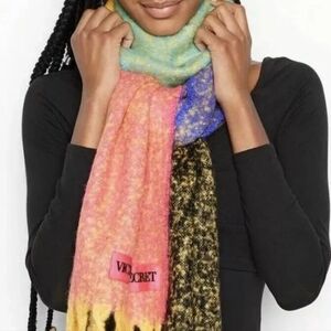 NWT Victoria's Secret Winter Angel Collection Rainbow ColorBlick Scarf Soft